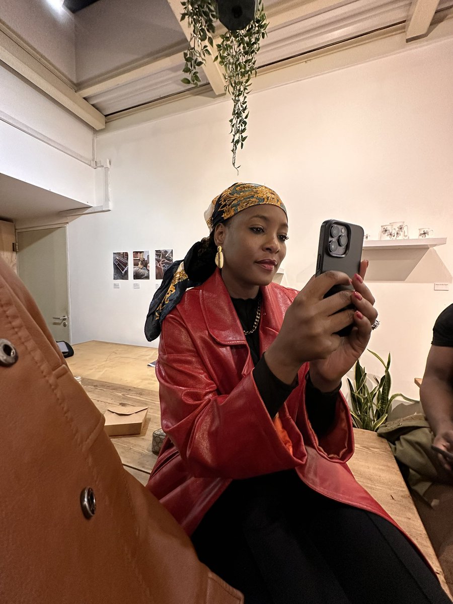 I had the best time at <a href="/sofarsounds/">Sofar Sounds</a> yesterday.

Midé is still my favourite artist, and it was so lovely seeing him perform his newer songs. 

And Sofar is always such a good vibe. Just a bunch of people together in living rooms, gyms, cafes, anywhere for the love of live music.