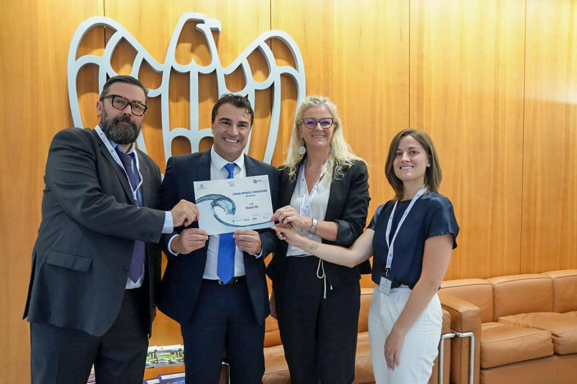 diegomingarelli's tweet photo. Un giorno speciale per #DIASEN!
In @Confindustria abbiamo ricevuto il prestigioso Premio Imprese per l' Innovazione. Niente accade per caso: per questo, ogni giorno, siamo orgogliosi delle nostre intuizioni, dello spirito che ci anima e della passione che orienta le nostre scelte https://t.co/7S2Jb7tlmm