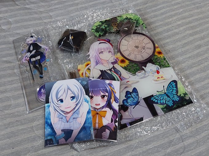 届きました!アクリルクロック大きい。 