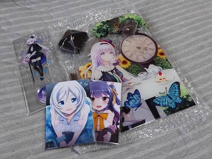 届きました!アクリルクロック大きい。 