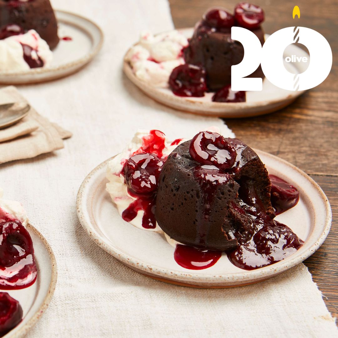 olivemagazine's tweet image. Do you love a #fondant? We bet you'll adore this tried-and-tested cherry-chocolate recipe. spr.ly/6011Pfdcx