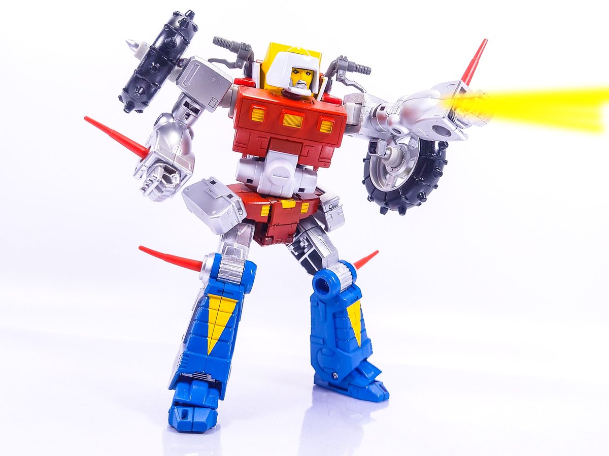 PS_Sirenstrike's tweet photo. スタジオシリーズ ゴーボッツ サイキル(Cy-kill)完成しました！
#トランスフォーマー
#カスタムTF
#Maccadam
SS86レックガーから頭と胸を変更し、肩にタイヤ接続用のスパイクを付けました
ボイジャークラスのハゲバイクが欲しくて作ったんじゃよ
<リプライに続く> https://t.co/5EZKWlqeXP