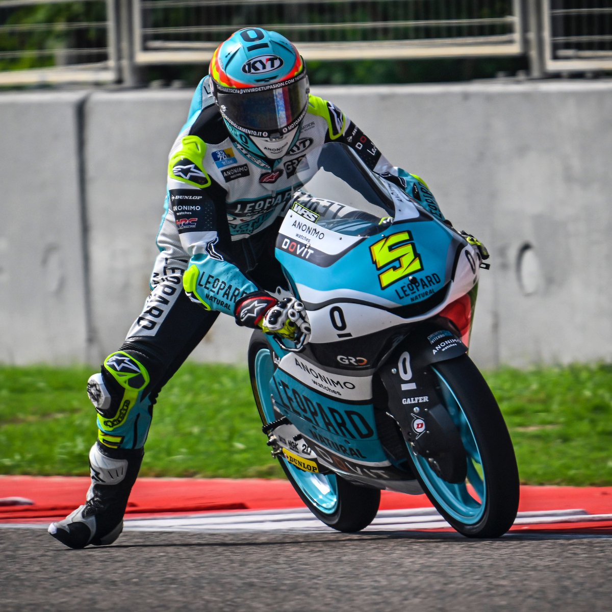 fanclubJMV5's tweet image. #Practice3-P6 (1:59.752)⏱️
¡Hoy es día de QP! #IndianGP 🇮🇳
¡A por todas!✊🏼
@jaume_masia @le0pardracing 
-

#JaumeMasia5 #JaumeMasia #JM5 #JMV5 #Masia5 #Ma5ia #FanclubJMV5 #Motor #motorcycle #Racing #motorsport #leopard #leopardRacing #Bele0pard #Moto3 #MotoGP #Indian #India