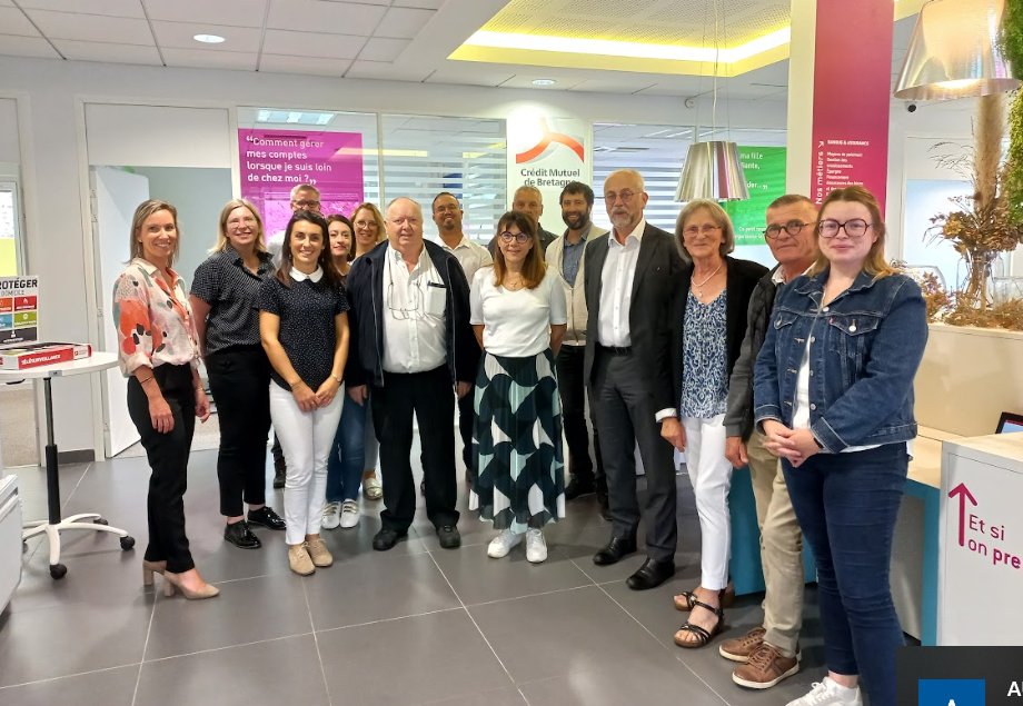 UT de VITRE - CMB (@utvitre) on Twitter photo L'équipe et le Conseil d'administration de Chateaubourg <a href="/UtVitre/">UT de VITRE - CMB</a> <a href="/SauvageonI/">SAUVAGEON ISABELLE</a> <a href="/RI_Emmanuelle/">Emmanuelle Rivallain</a> ont eu le plaisir d'accueillir <a href="/Julien_Carmona_/">Julien Carmona</a> le Président du <a href="/cmarkea/">Crédit Mutuel Arkéa</a>. Merci pour ces échanges riches, en proximité et en toute franchise <a href="/CMBretagne/">CMBretagne</a> <a href="/GanaiKarim/">G🅰️n🅰️i K🅰️rim</a> <a href="/WeAreArkea/">WAA|Actus</a> L'équipe et le Conseil d'administration de Chateaubourg <a href="/UtVitre/">UT de VITRE - CMB</a> <a href="/SauvageonI/">SAUVAGEON ISABELLE</a> <a href="/RI_Emmanuelle/">Emmanuelle Rivallain</a> ont eu le plaisir d'accueillir <a href="/Julien_Carmona_/">Julien Carmona</a> le Président du <a href="/cmarkea/">Crédit Mutuel Arkéa</a>. Merci pour ces échanges riches, en proximité et en toute franchise <a href="/CMBretagne/">CMBretagne</a> <a href="/GanaiKarim/">G🅰️n🅰️i K🅰️rim</a> <a href="/WeAreArkea/">WAA|Actus</a>