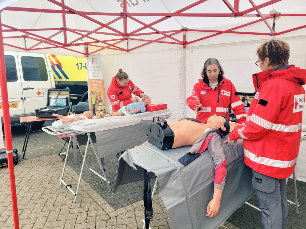 NHTPlus's tweet photo. Opendag Brandweer @BARENDRECHTzh #NHTPlus #ARR #VRR #Rodekruis https://t.co/3gbN1BZAgQ