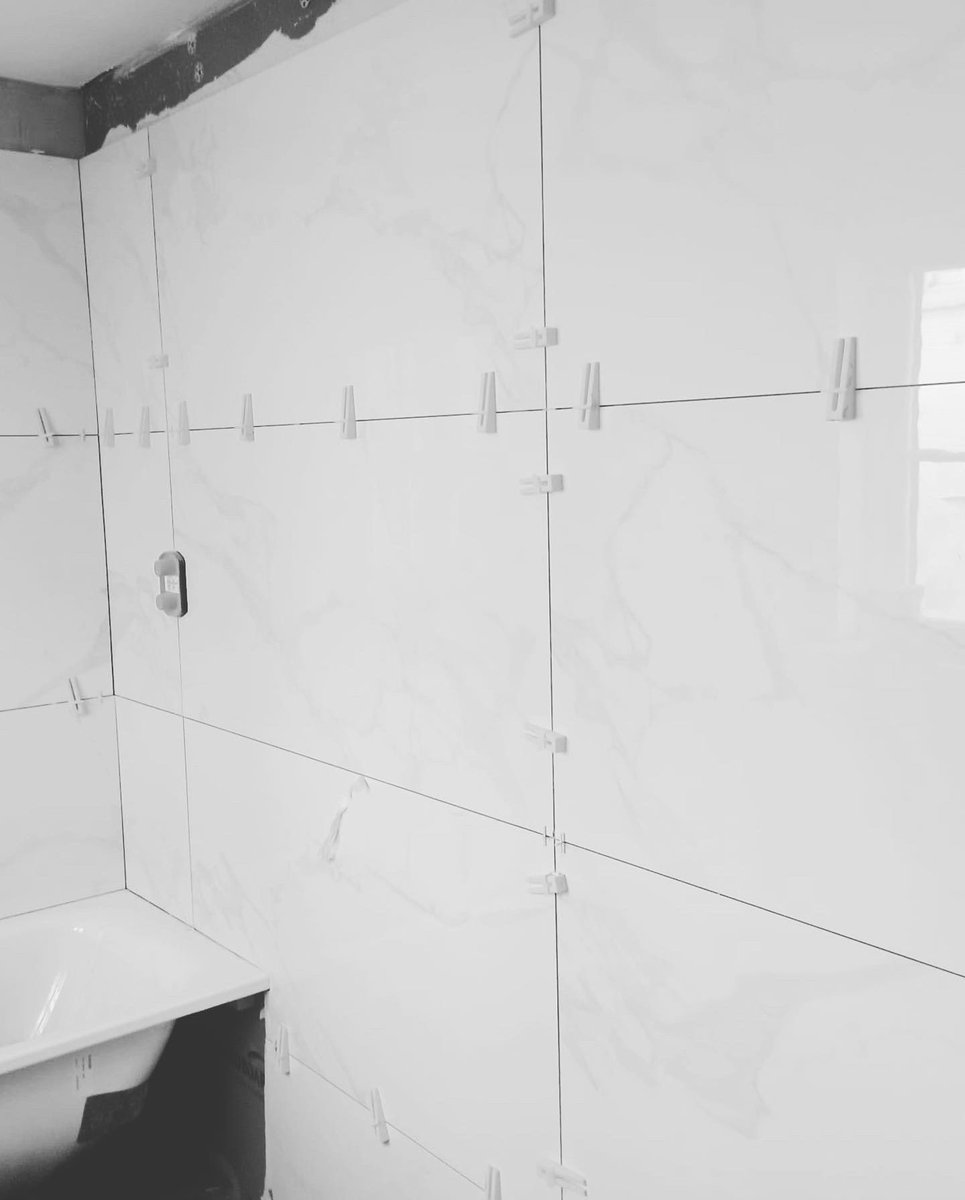 The_RyGroup's tweet photo. Two new bathrooms we are fitting in Knightsbridge. 🛁 https://t.co/jUyIPClzVh