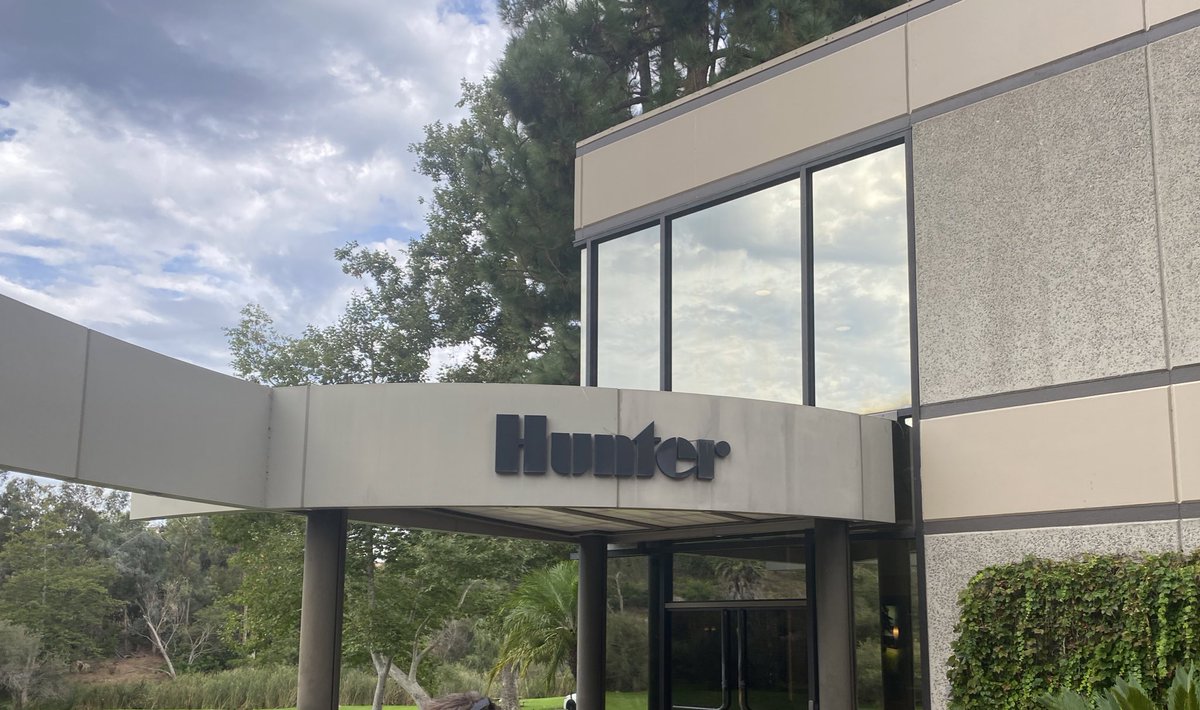 SolutionsMcc's tweet image. Thanks @LeeKARUK and @HunterGolf_UK for a brilliant few days visiting Hunter’s manufacturing facilities in San Diego and Mexico, much appreciated . Thanks also to the staff at @PetcoPark for the tour while we were in San Diego. #irrigation #sportsturf