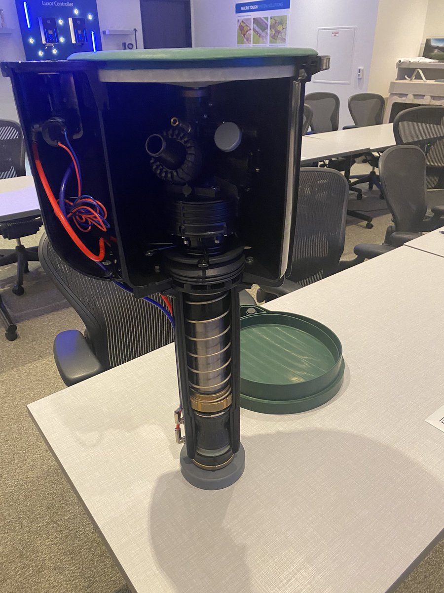 SolutionsMcc's tweet image. Thanks @LeeKARUK and @HunterGolf_UK for a brilliant few days visiting Hunter’s manufacturing facilities in San Diego and Mexico, much appreciated . Thanks also to the staff at @PetcoPark for the tour while we were in San Diego. #irrigation #sportsturf