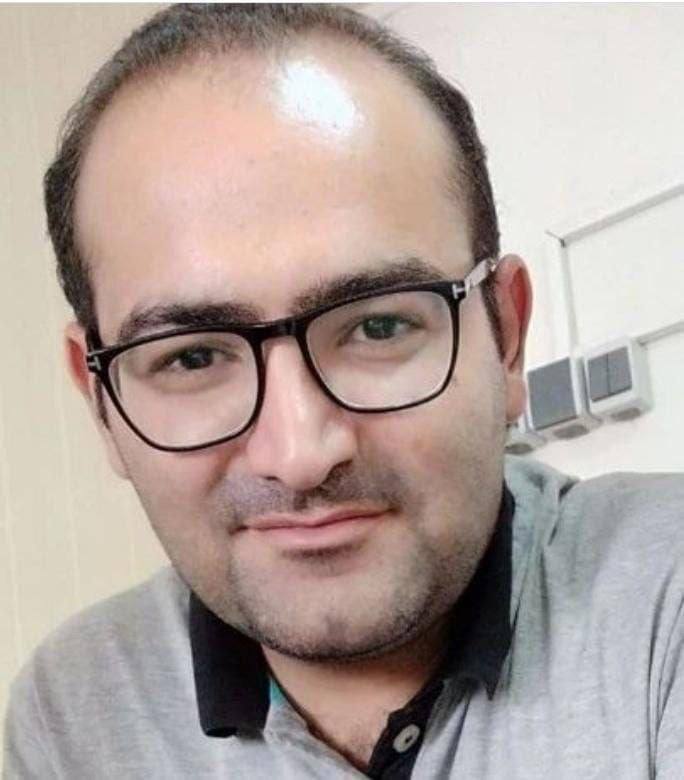agust_minn's tweet photo. #پیام_شما
دکتر یاسر رحمانی‌راد رو گرفتن لطفا صداش باشید.

ایشان در مرحله اول انقلاب ژینا به بچه‌های ضایعه چشمی خیلی کمک کردند و تو سال گذشته بخاطر کمک به هموطنان کرد در مهاباد بازداشت شده بودن و شکنجه‌های زیادی رو تحمل کردن
دیروز 6 صبح تو خونه خودش بازداشتش کردن
#مهسا_امینی https://t.co/TeNPKPkKTZ