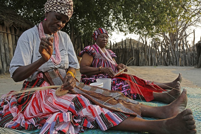 VoyagesAfriq's tweet photo. #VoyagesAfriq If you're looking for a unique souvenir from your trip to Namibia, be sure to pick up a basket from the Ohangwena region.
Each basket is unique and reflects the creativity of the weaver.
#VisitNamibia #sharemyNamibia #thisisNamibia https://t.co/YVFlu9Qiww