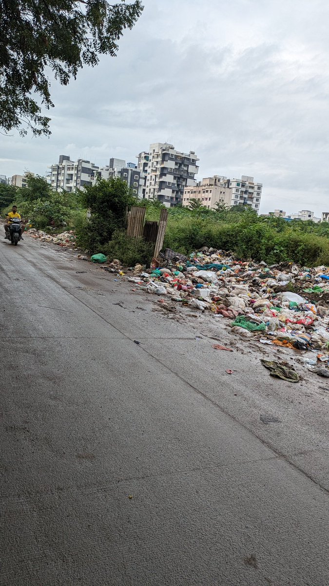 KhapareAkash's tweet photo. #pmc @PMCPune This is garbage road exactly behind balewadi stadium, All society behind this facing lot of issues because of this already there are so many diseases.PMC should take care of this cleaning daily. #CleanlinessHealthiness
#cleanindia #cleanpune https://t.co/7wI3iz0wxv