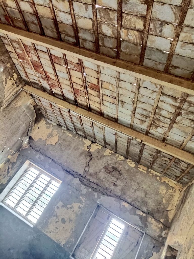 bsuhandro786's tweet photo. Today I visited GBPS School Gulankot #Kashmore , this school lacks basic facilities. No building, no clean drinking water, no furniture, no boundary wall, why is such a disaster being done with the schools of Sindh.
@nimrahakeem
@ZindagiTrust
@JavidGillaniMH
@UNESCO
@UNinPak https://t.co/bzjWAxO07s