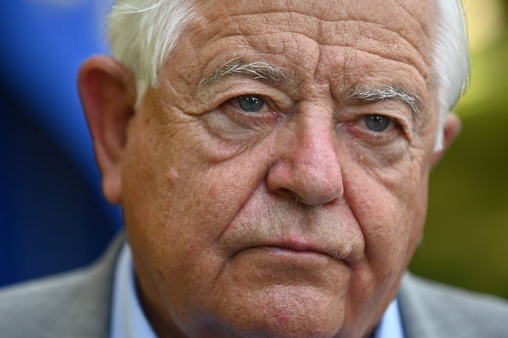 Demokracija1's tweet photo. #Kučan je dobil vnaprej pripravljena vprašanja, znova potrdil Ivan #Sivec https://t.co/O5VJtzYaL7 https://t.co/xvRFdC6Qof