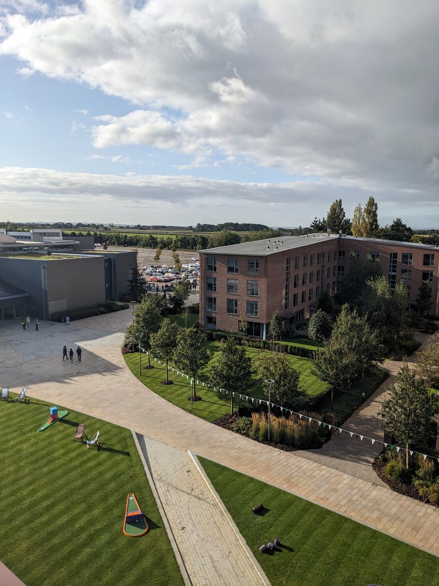 LibraryClimb's tweet image. And the sun is out over campus. @EHULearnService @edgehill