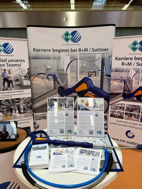 RMSuttner's tweet photo. Unser Ausbildungs-Team grüßt von der Ausbildungsbörse der Schlüsselregion im EMKA-Sportzentrum in Velbert und freut sich auf viele spannende Gespräche! 😃
#azubine #azubi #ausbildung #ausbildungsbörse #karrierestart #ausbildungschlüsselregion #rmdewit #rmsuttner #industrie https://t.co/S8qLsZJ3zl