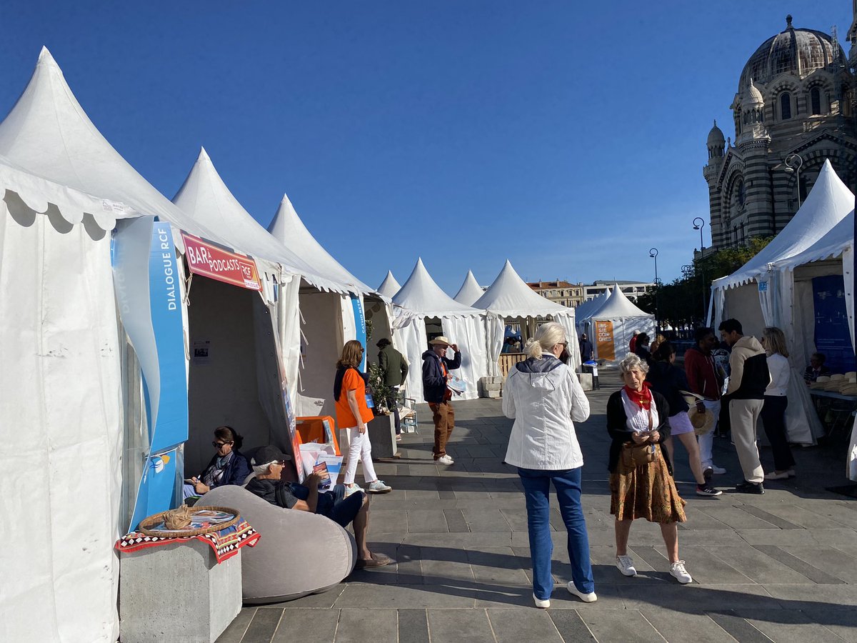 DidierReault's tweet image. Sur le village des @rencontresmed23 , au bar #podcasts de @radiorcf @DialogueRCF, pour intervenir dans quelques instants, sur les enjeux écologiques de notre territoire @AMPMetropole @departement13 et plus particulièrement @ParcCalanques