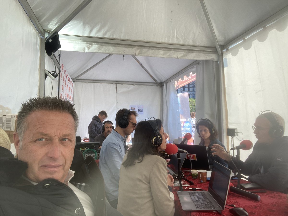 DidierReault's tweet image. Sur le village des @rencontresmed23 , au bar #podcasts de @radiorcf @DialogueRCF, pour intervenir dans quelques instants, sur les enjeux écologiques de notre territoire @AMPMetropole @departement13 et plus particulièrement @ParcCalanques