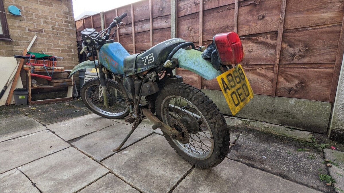 BarnFindsUK's tweet photo. 1984 SUZUKI TS125 ER 2-STROKE
More info --> https://t.co/SsEW5GJwCf
#SuzukiTS125 #2StrokePower #1984Model #RetroRides #MotorcycleEnthusiast #BikeRestoration #TwoStrokeLife https://t.co/m22Ybvb3W0