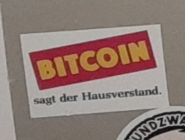 TomBert21mbtc's tweet image. War der von dir?🙏
Hatte ich am Auto kleben, hat's halbwegs unbeschadet ins #TheBitcoinStickerBook geschafft.
👇👇