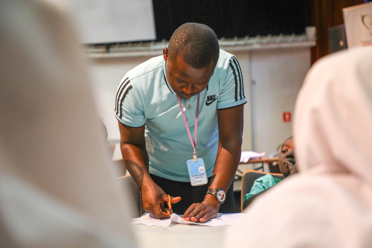 SChomoza's tweet photo. Three members of @SChomoza who were initialy trained by @ArunaVarsani represented the group @logoshope for a sanitary pad workshop as facilitators. The workshop managed to engage 150 students, made possible by @KenyaRedCross @TogetherForBet5 @Kenyaports254 and @redcrossmombasa. https://t.co/P3OvnOd3AO
