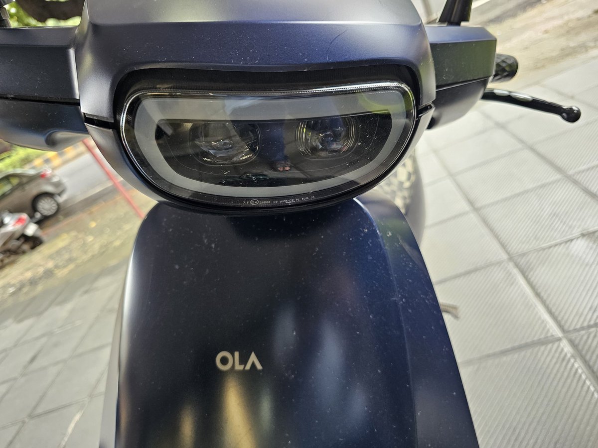 iglobalchintS's tweet photo. @OlaElectric @ola_supports @jagograhakjago @OlaScooter This is 3rd time panel gap has cme, no response 4m ola service center near my place, hv 2 visit another service center 10km 4m my place. Tkt nt gettn raise,  no one to pick phone. @bhash wt is d target yr 2 improve CC? https://t.co/LeB3JENo2J