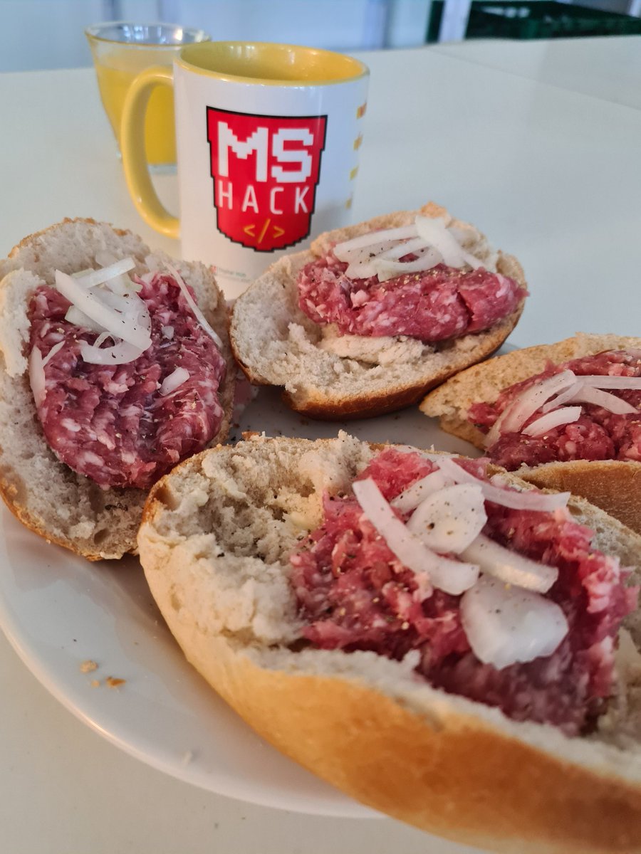 robertSPD's tweet photo. Warum kommst du aus Berlin zum #mshack23 ? 😋😋😋 https://t.co/trFaysckxV