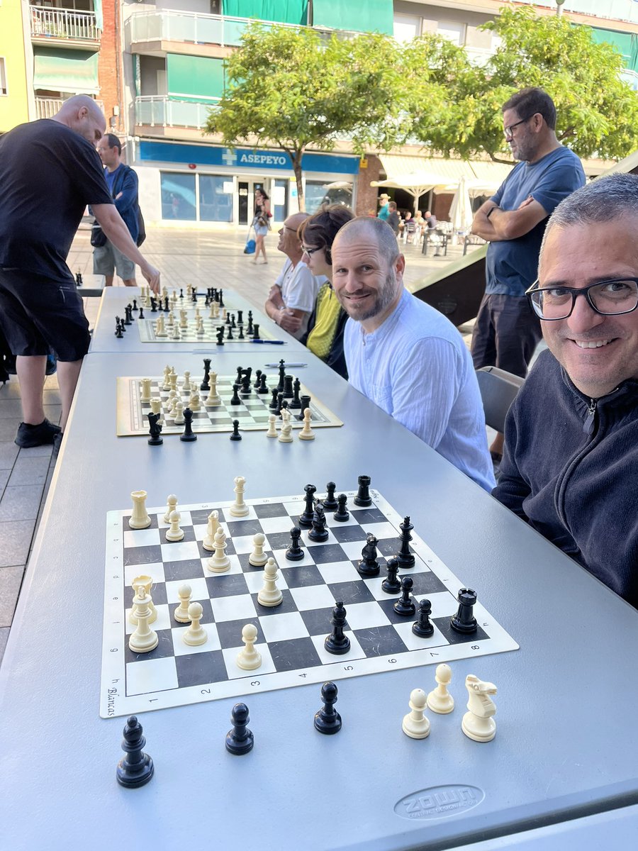 Escac i mat! Les partides simultànies d'escacs a la #FMElPrat són un clàssic! ♟️ Vine a desafiar els millors jugadors o gaudeix de l’estratègia. ☺️
#EsportsAlPrat #ElPrat