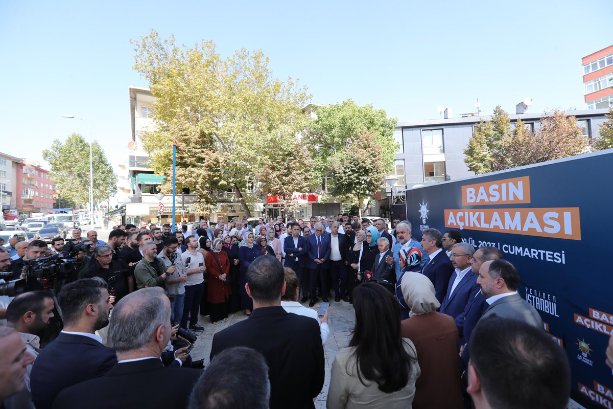 osmannnurika's tweet photo. CHP’li İBB yönetimi İstanbul’a kaybettirdiği 5 yıl için özür dilemelidir.
Trafikte kalan İstanbullulardan özür dilemelidir.
Kapatılan tüneller için özür dilemelidir.
Yapılmayan atıl bırakılan metrolar için özür dilemelidir.
Halk ekmeği ucuz siyasetlerine alet ettiği için özür dilemelidir.
Hasılı Sayın İmamoğlu 16 Milyon İstanbullunun her birinden özür dilemelidir.

📍#Yenidenİstanbul Sancaktepe Basın Açıklaması