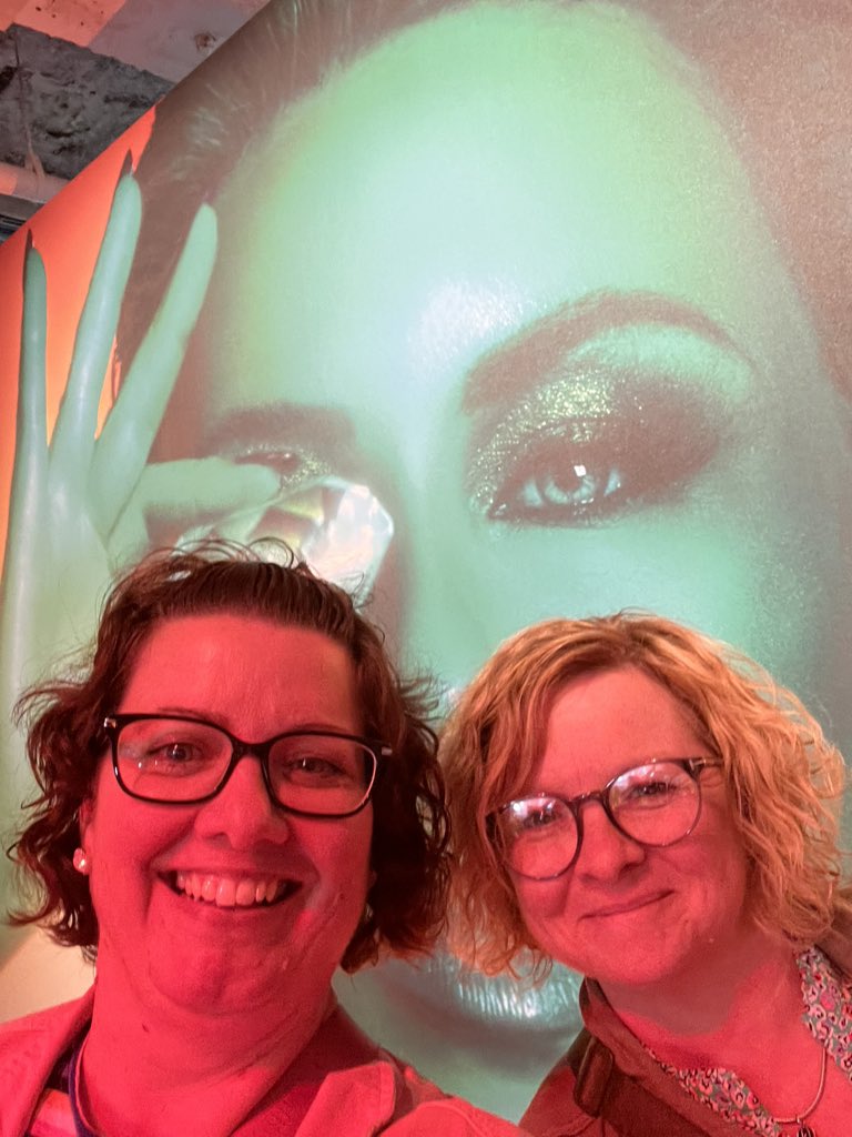 hopes49's tweet photo. A great week in London lots of highlights but have to include this! 💖 #KylieMinogueTension https://t.co/O2CHdJ9Cpc