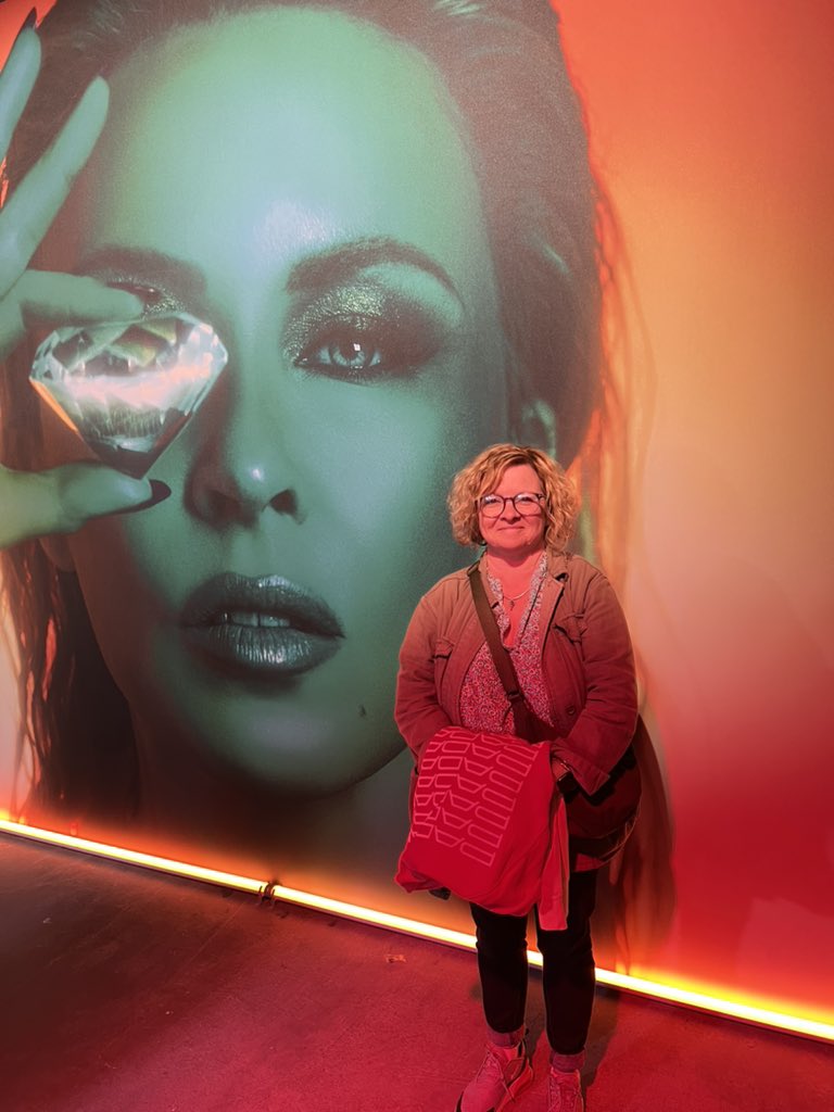 hopes49's tweet photo. A great week in London lots of highlights but have to include this! 💖 #KylieMinogueTension https://t.co/O2CHdJ9Cpc