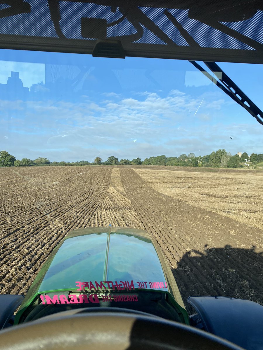 Incorporating muck and reliving compaction with the <a href="/CousinsOfEmneth/">Cousins of Emneth</a> patriot getting the field drilling ready in one pass. Your perfect seedbed is only a call away. ☎️