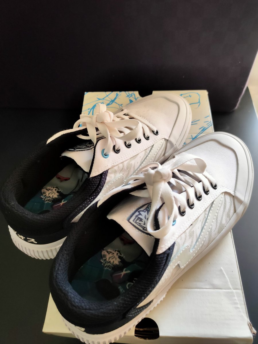 lyacancer97's tweet photo. WTS Sepatu PATROBAS X EVOS Low-White size 37, 💯 ORI milik pribadi dijual karena kebesaran, belum pernah dipake keluar baru dicobain. Harga 255k aja, minat DM!! Dom Jkt #wts #sepatu #patrobas #evos https://t.co/DY5D5xZW5X