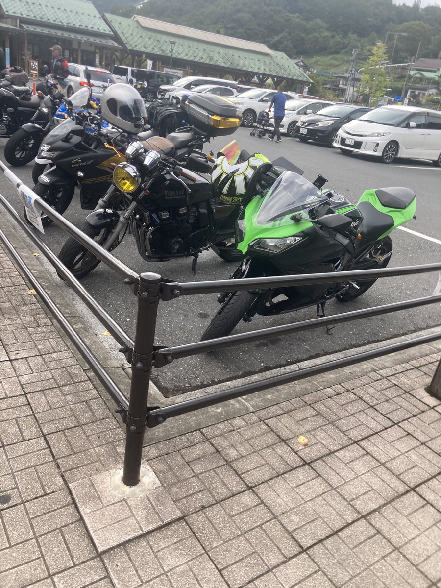 Eve_YZFR7's tweet photo. 29ファミマ▶︎芦ヶ久保▶︎有馬ルート
しっかり雨降られたw
明日か明後日洗車です…w
先週の日曜に会った親子ライダーの方とまた会ったw
楽しかった〜
#Ninja250 #xjr400 #ninja250r #400four
#ゼファー
#有馬ダム https://t.co/NAr4IhNdVq