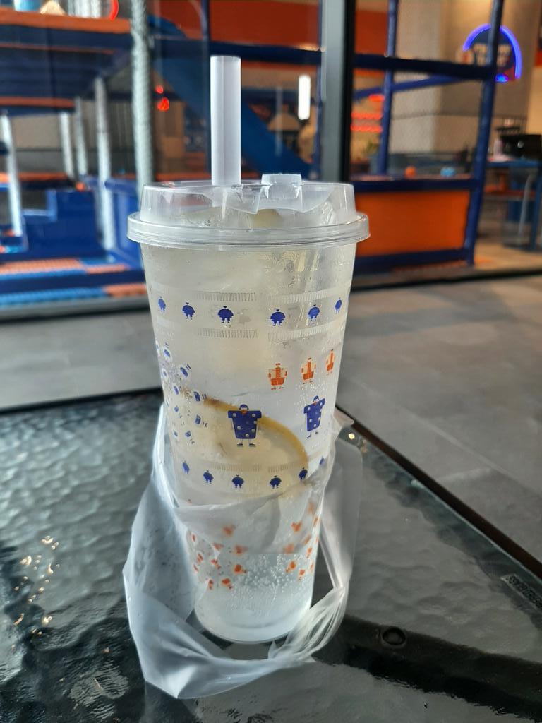 Skali² kopmin ki ngombe lemonade soda ning Carstenz.. regane gur 18K, legi buanget.. haiki nek yang minum tiyang sepuh koyo mbah <a href="/TaliUdeng/">Sυɳαɳ Sαɾƙҽɱ 𝙎𝙑𝘿</a> pasti ndak rekomended..