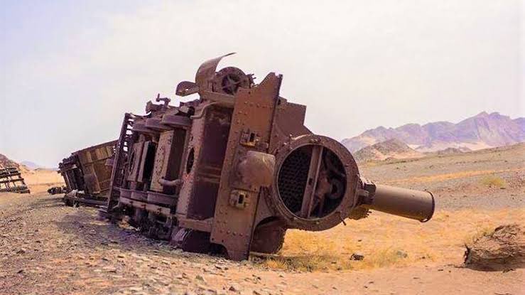 Tüm mesele bu trendir. 

Tren hâlâ yerinde duruyor.
İçindekiler de dışındakiler de hâlâ yaşıyor.

Tüm mesele aslında budur;

İçinde misiniz dışında mı?