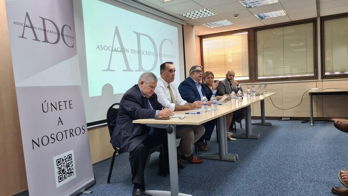 En contadas ocasiones, la vida te reune con gente que te hace recuperar el espíritu de lucha.
Es humano pensar alguna vez en tirar la toalla.
Pero cuando te encuentras con las personas correctas, en el momento exacto, sabes que las cosas pasan por algo.
Ayer presentamos