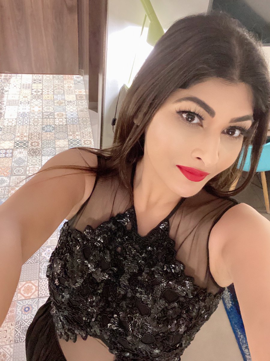ushmatyagi's tweet photo. Goa for TATA AIA Life Insurance Awards Night
@HyattCentricGoa
#workmode #showready #goa #workathon #ushmatyagi #anchor #host #entrepreneur #fashionista #simplemakeup #styleinspo #trends #black #hyatt #goavibes #workhard #behappy #lovemyjob #lovemylife https://t.co/QVyl1bucMA
