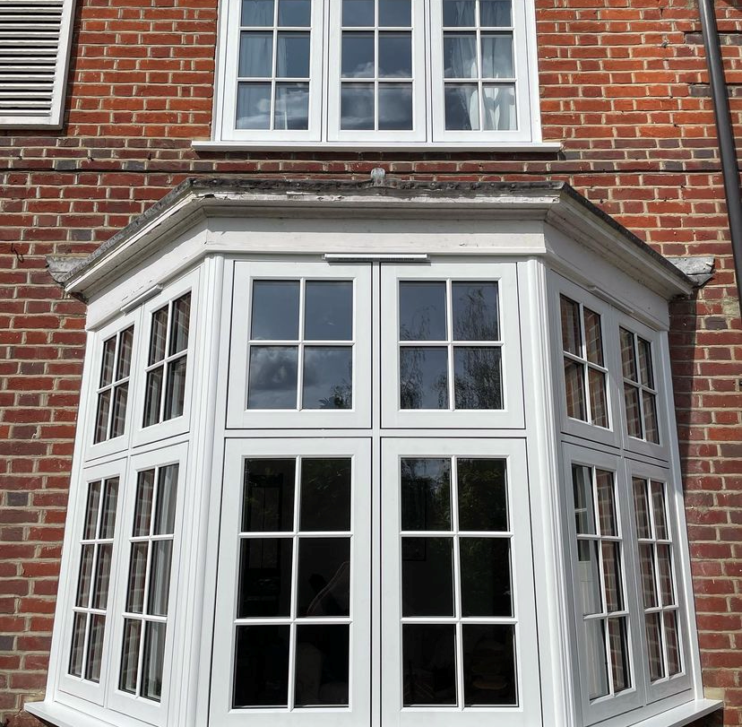 residence9's tweet photo. Residence 7 are a modern window characterised by elegant clean lines. 🤍 Paired with our classic Grained White finish they will last the test of time. 🏠
⚒️ Beautiful instillation by @HarpendenWindow
➡️ https://t.co/yDMasBabWo
#R7 #grainedwhite #timberalternative #installer https://t.co/LF0mLRisGR