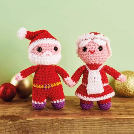 It’s just not Christmas without a mini Mr and Mrs Claus! Designed by Sarah-Jane Hicks, this festive duo is worked with basic increases and decreases 🎅🤶 (link in bio)
.
.
.
#yarnlover #yarn #knitting #crochet #instacrochet #crafts #handmade #creative