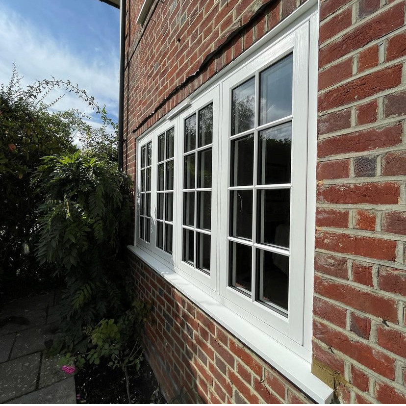 residence9's tweet photo. Residence 7 are a modern window characterised by elegant clean lines. 🤍 Paired with our classic Grained White finish they will last the test of time. 🏠
⚒️ Beautiful instillation by @HarpendenWindow
➡️ https://t.co/yDMasBabWo
#R7 #grainedwhite #timberalternative #installer https://t.co/LF0mLRisGR