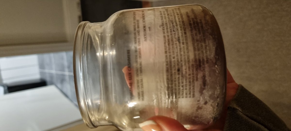 NikkiBeaney05's tweet photo. @TheYankeeCandle hi I'm wanting to private message you about your candles please I'm not happy as I've burnt one correctly yeat it still has at least a 1/4 left to burn and I actually love your candles but very disappointed in this https://t.co/FseX7NsaUf