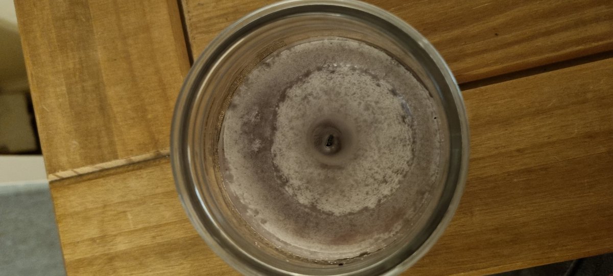 NikkiBeaney05's tweet photo. @TheYankeeCandle hi I'm wanting to private message you about your candles please I'm not happy as I've burnt one correctly yeat it still has at least a 1/4 left to burn and I actually love your candles but very disappointed in this https://t.co/FseX7NsaUf