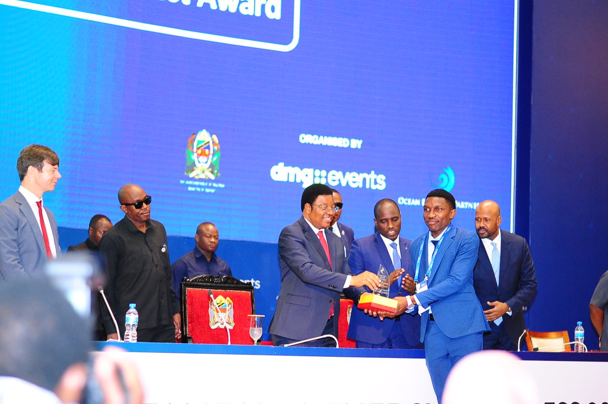 BuberwaB's tweet photo. 💥Moments at the @tecenergyevent 2023,as I was receiving the award 🏆🇹🇿. Grateful for this incredible opportunity  to contribute to the future of energy in our beautiful nation. 🌍⚡ #TEC2023 #EnergyInnovation #udsm #nishatimix https://t.co/zmSMrSgdjm