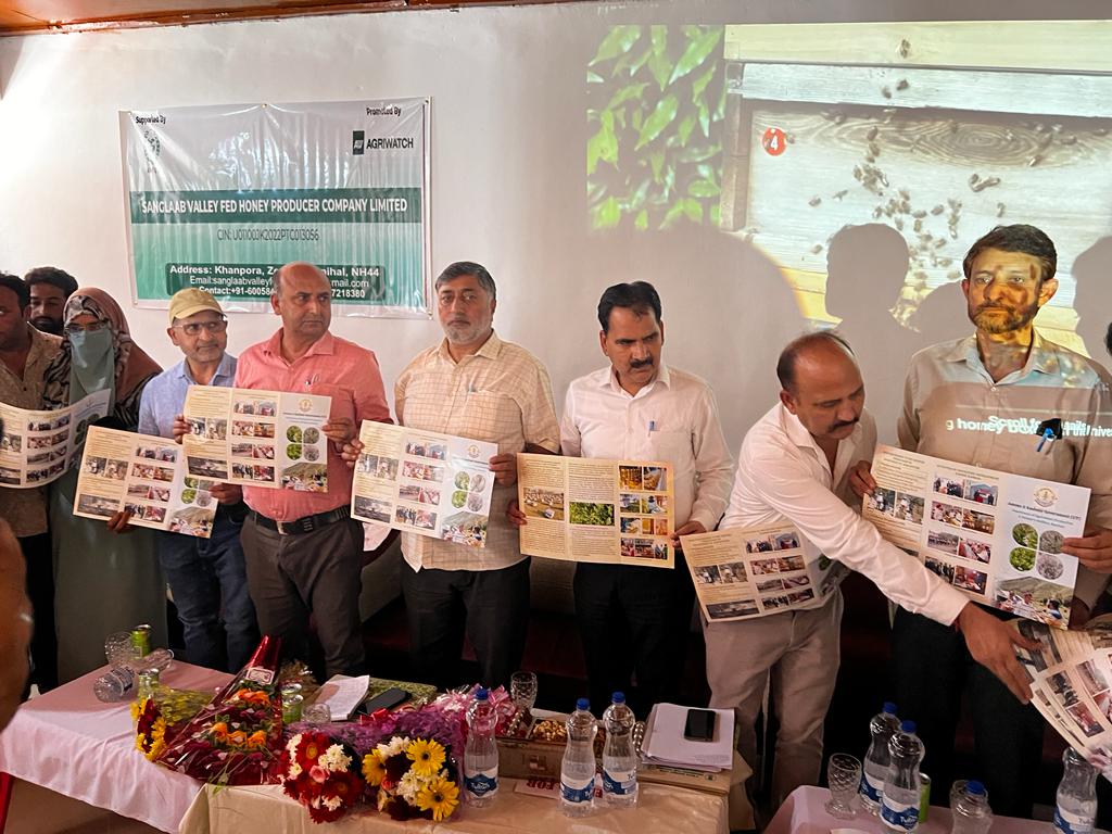 ramban_chief's tweet photo. Presentation of Bouquet and inspection of agriculture stall during two day District Level Seminar/awareness cum training programme on Beekeeping at Tethar Banihal, Ramban. https://t.co/7asfbQwvjB