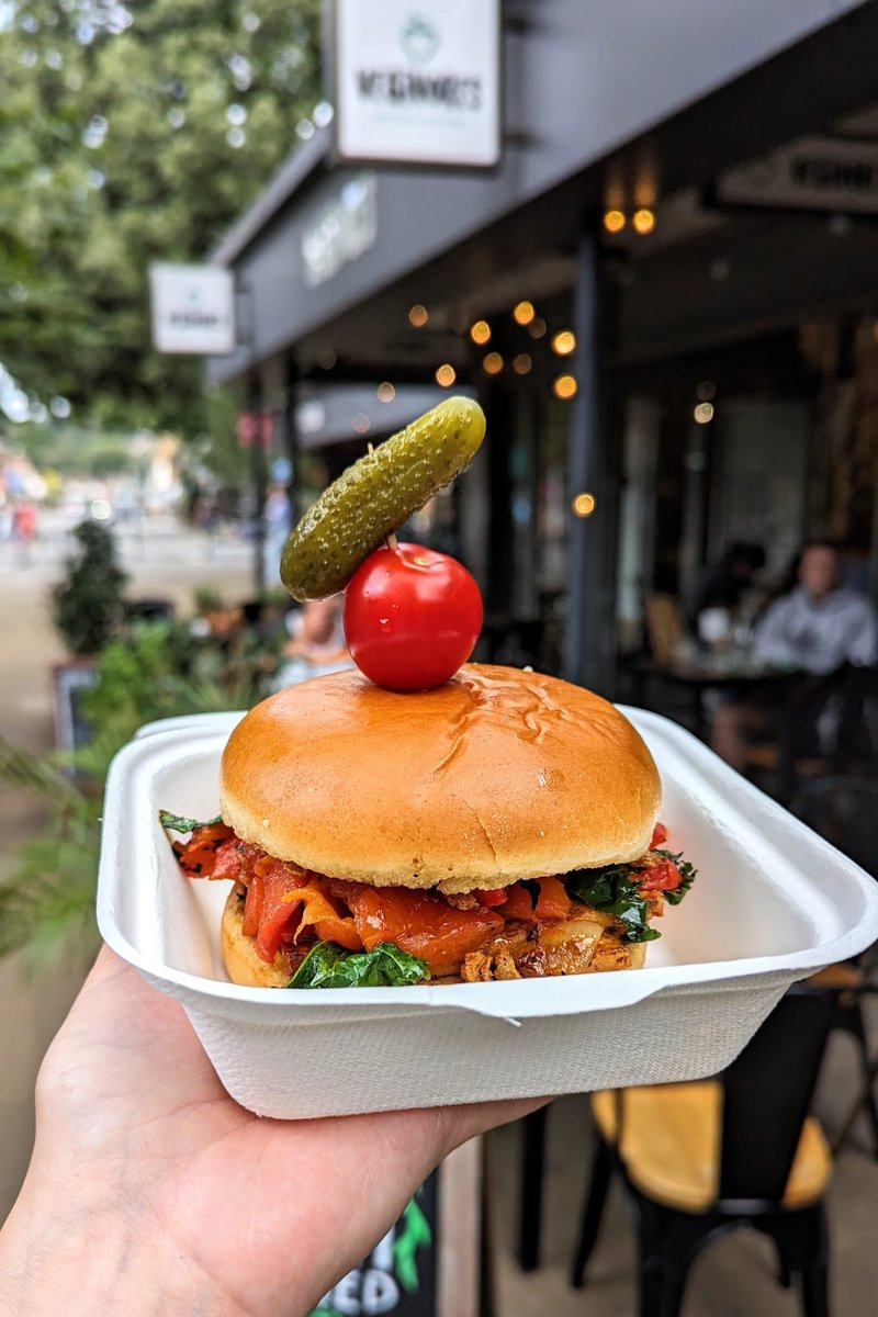 wearevegivores's tweet photo. This is your sign to take advantage of our offer of 10% off all food collections - available all day everyday! 👀
#wearevegivores #vegivores #takeaway #caversham #rdguk #berkshire #berkshirebusiness #supportsmallbusiness #supportlocalbusiness #readinguni #rdgukbusiness https://t.co/yL4zseUytt
