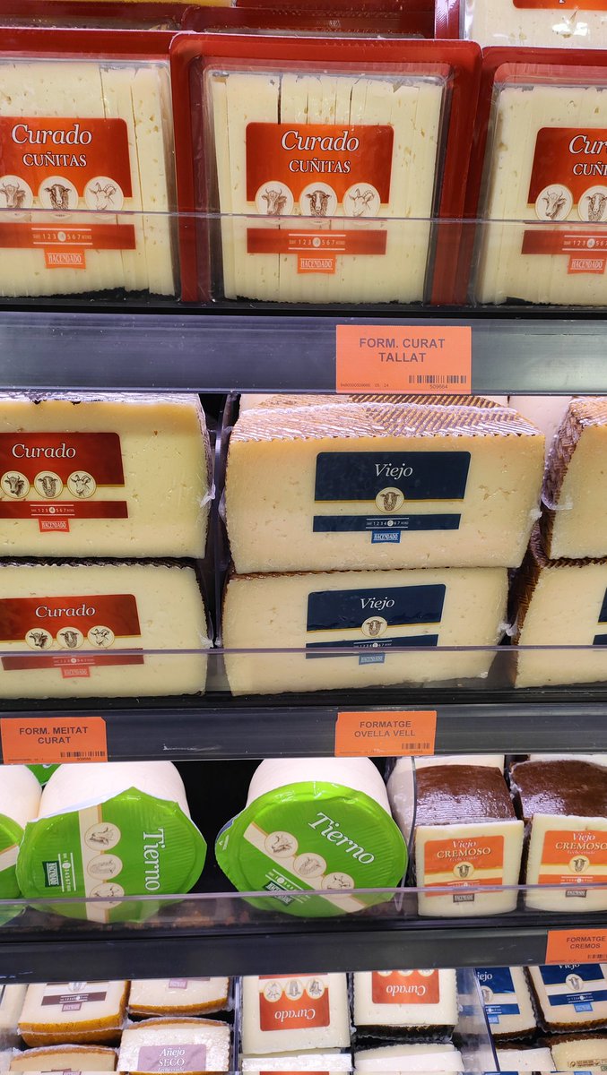 Tomas_Covenant's tweet photo. Trobo que els del Mercadona són molt considerats en no indicar el preu dels formatges. Amb el car que està tot, més d'un s'estalviarà un esglai al cor. https://t.co/LeMK08V0ZA