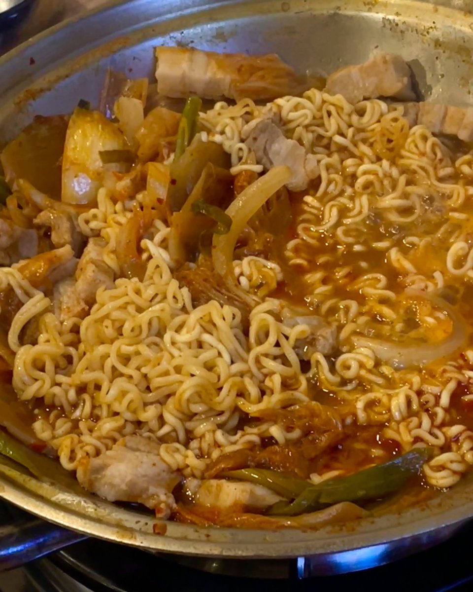 tnuery's tweet photo. 김치찜 베러들 #kcal_플랙스  읏땨땨 😍 https://t.co/jToHd8GKpT