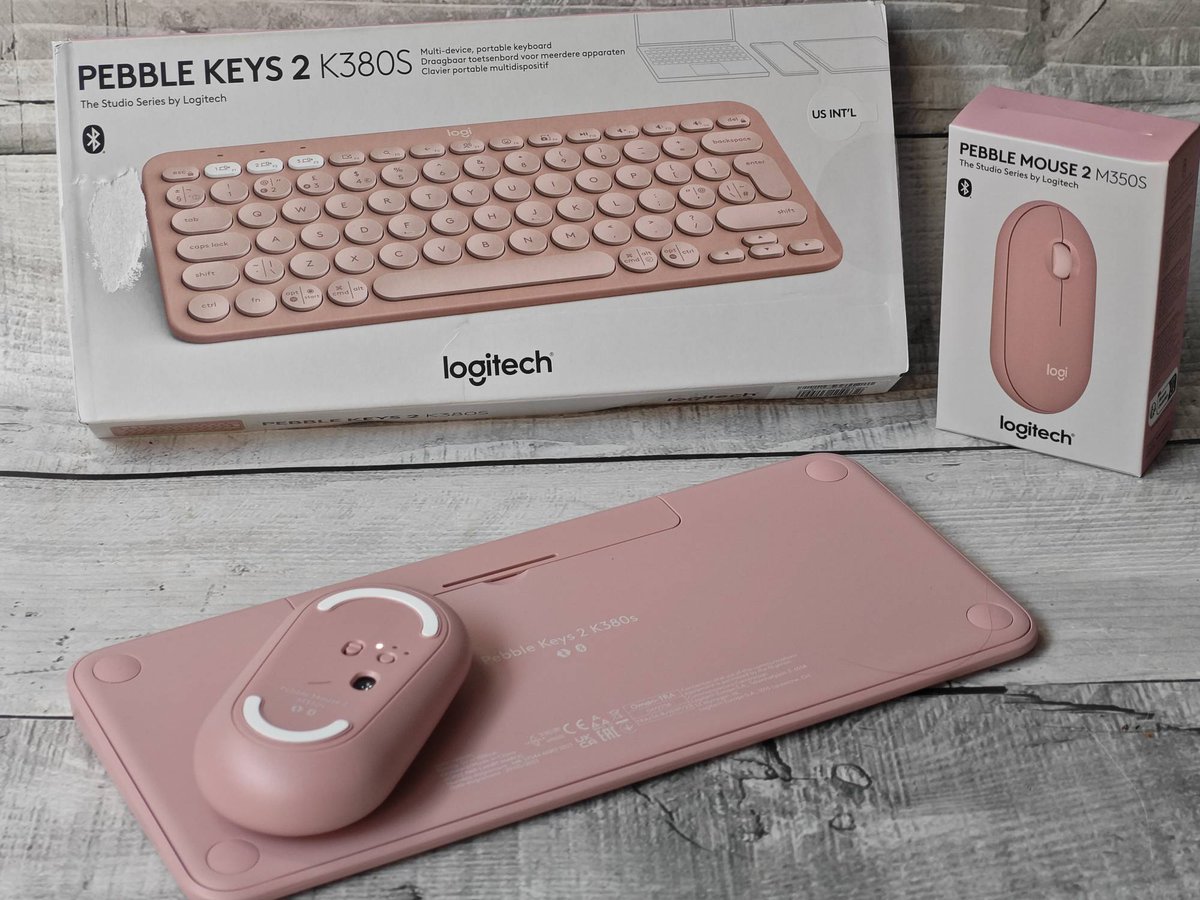 TECHNOSenior1's tweet photo. Logitech #Pebble2 - Logitech nie przestanie mnie zaskakiwać. Ich urządzenia zawsze mają w sobie to coś, co nawet w nudnej technologii pozwala na odrobinę personalizacji. - zestaw Pebble 2 Combo MK380 
@Logitech 
@LogitechG 
#własnytest
https://t.co/NdbTfZh2nD https://t.co/Xjy7z8LGjY