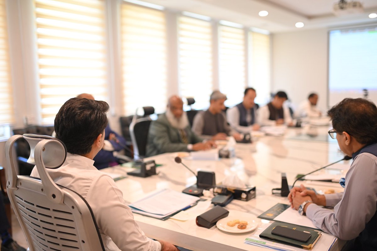 JawadSohrab's tweet photo. Chaired meeting of Manpower Export Coordination Committee to synergize efforts to export manpower as per PM’s @anwaar_kakar directive. All relevant stakeholders; @beoehq, @OEC_Pakistan, @NavttcP & @TEVTA, have been directed to provide input in order to finalize a feasible action-plan to ensure optimum enhancement in manpower export on an immediate basis. Input also sought from @ICMPD & OEP’s for incorporating into a pragmatic Action Plan. @sifcpakistan
