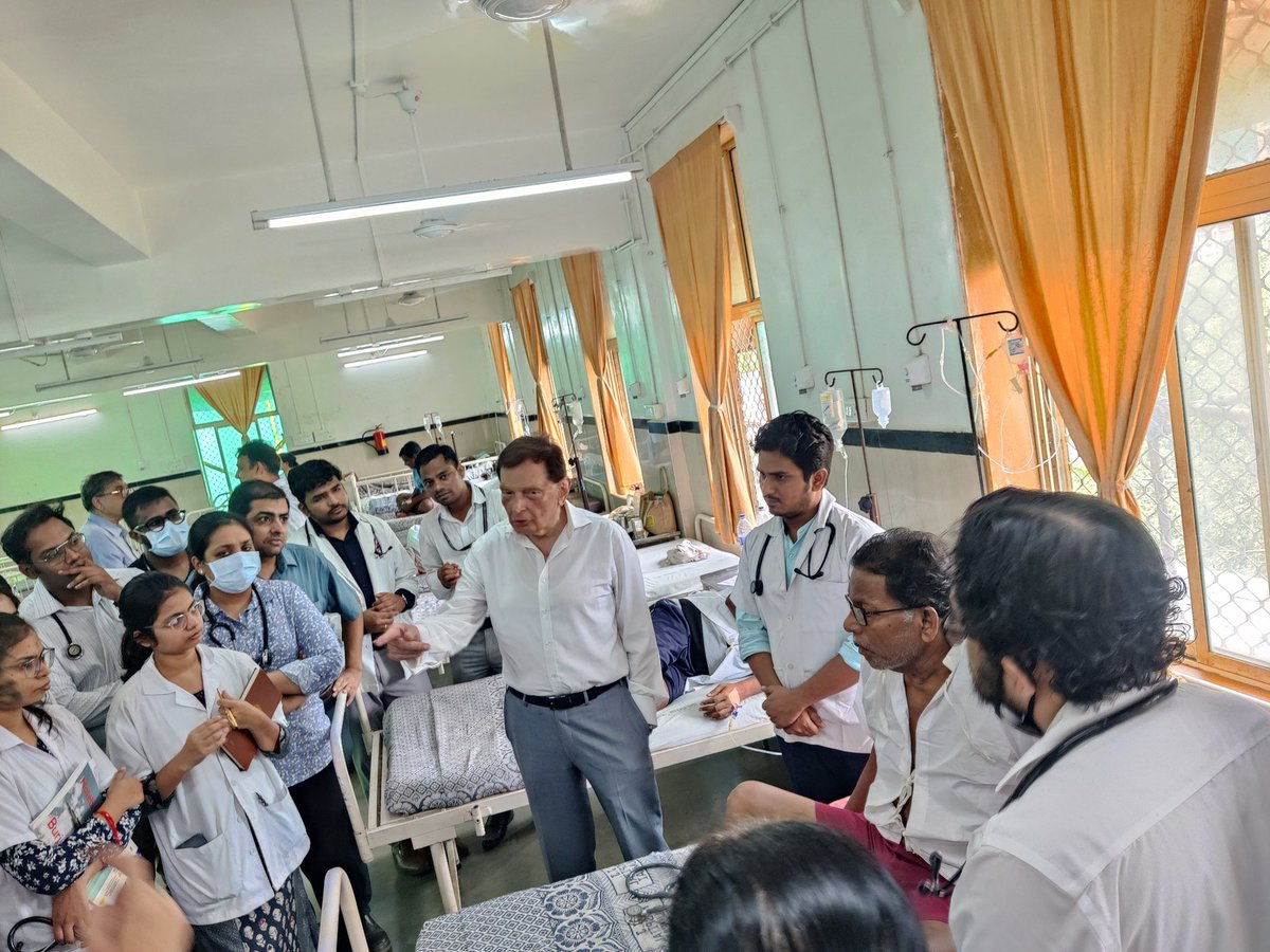 DrSanjay277's tweet photo. "Today, at Grant Medical College and Sir JJ Hospital in Mumbai, Padma Bhushan Dr. Farokh Udwadia took a grand clinical round. It was a great learning experience to attend his clinical round."
#MedTwitter 
#MedX
#Foamed
#JJHospital
#Mumbai https://t.co/EZLkrZUNmm
